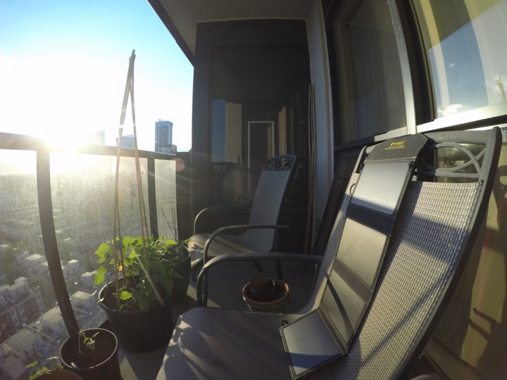 SunJack 14W+8000mAh Battery solar power charger review